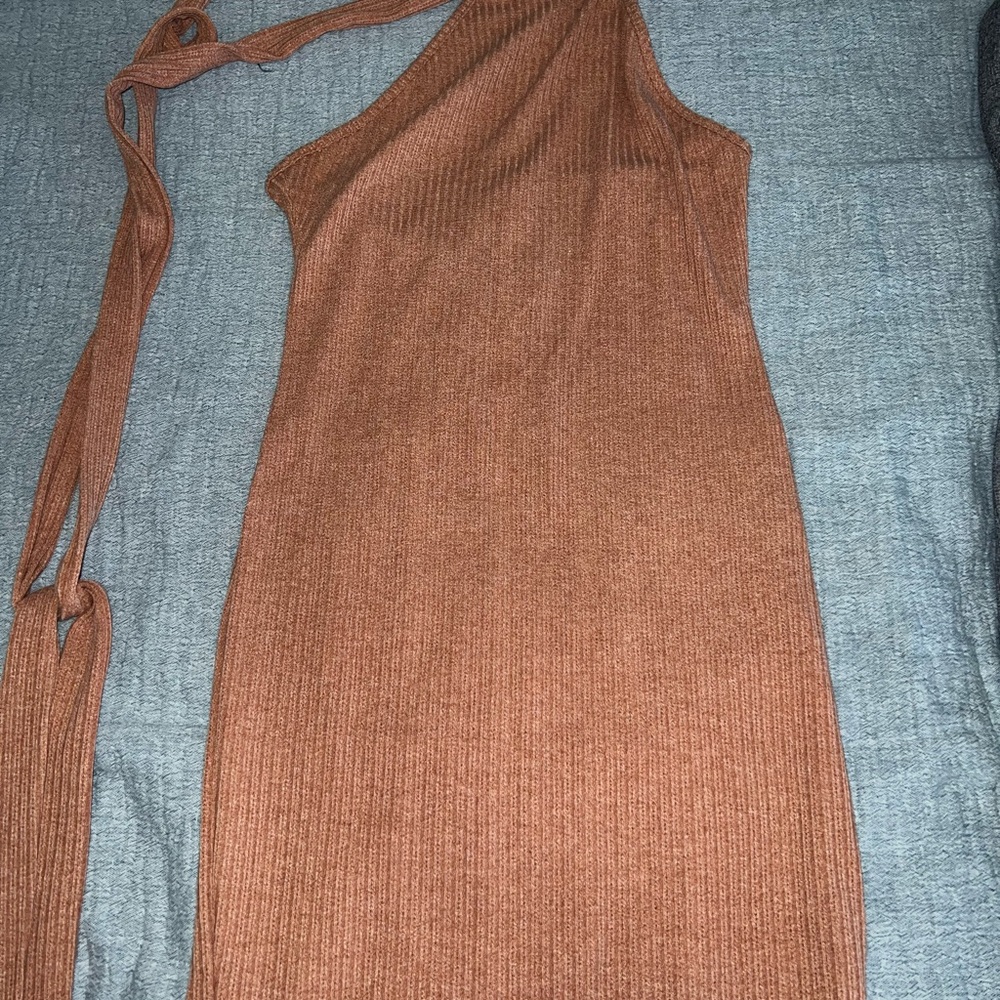 Dresses - Picture 3 of 6